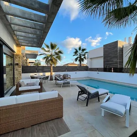 Vakantiehuis Ny Med Privat Basseng - Naert Stranden
