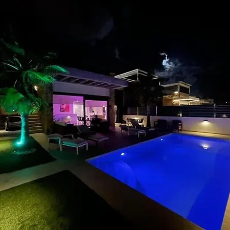Ny Med Privat Basseng - Naert Stranden Vakantiehuis *